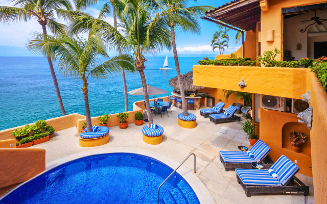Pool and deck overlooking the Pacific Ocean