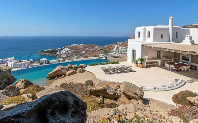 Private villa overlooking the town and ocean