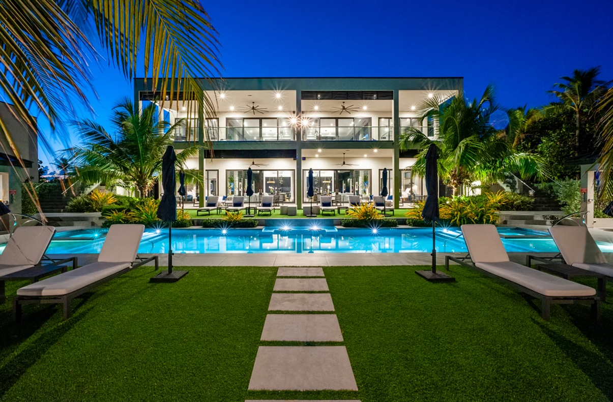 Black Urchin - The Coconut Grove Suites
