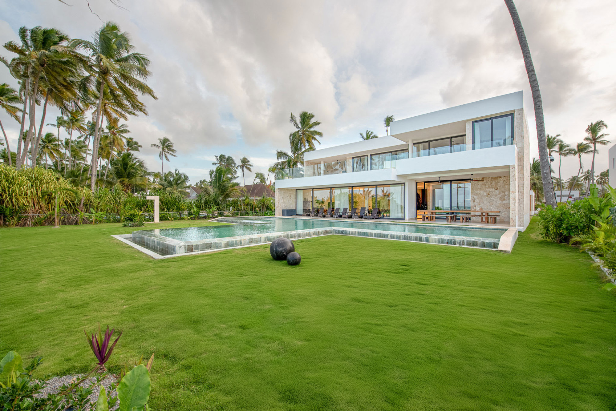 Gorgeous Bonita Estate (7 Bedrooms)