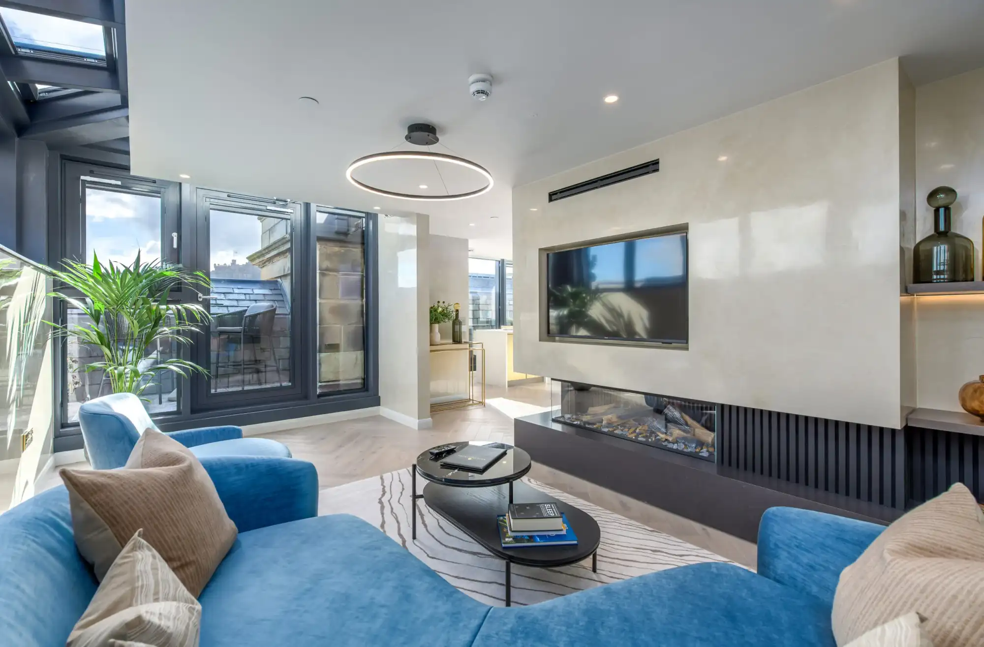 Righ Penthouse Suite